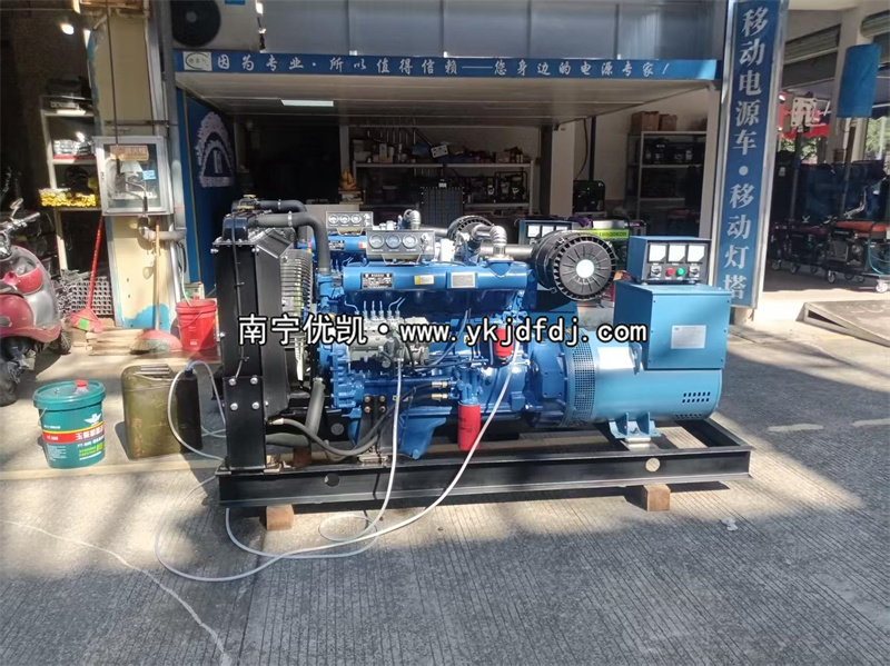 2025年11月18日，客戶到店自提兩臺(tái)80kw柴油發(fā)電機(jī)組并試機(jī)